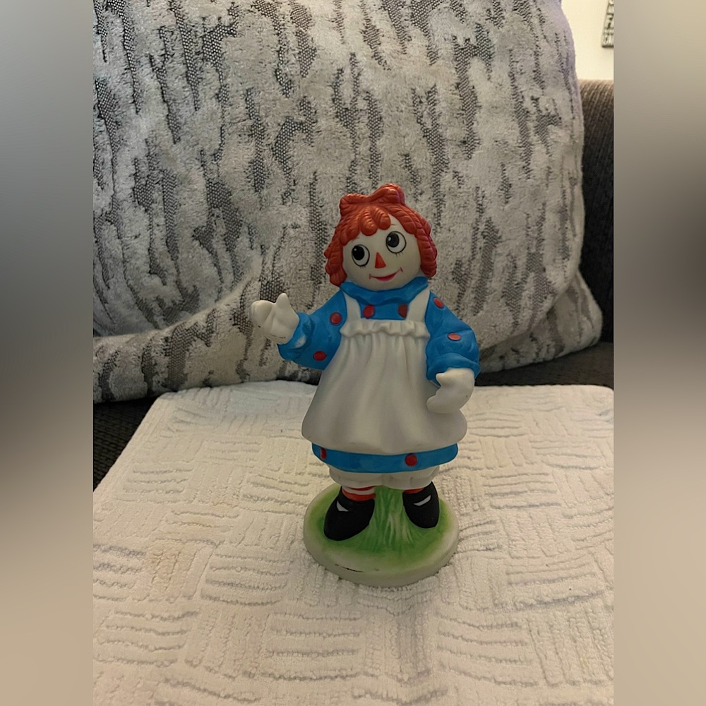 Raggedy Ann & small Vintage gift wrapping